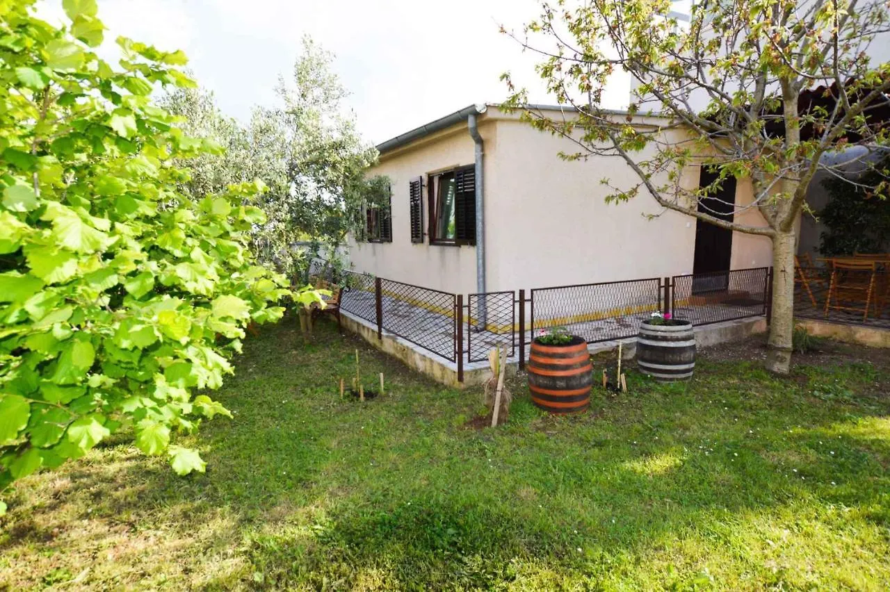 Holiday Home In Pula/Istrien 17365 Štinjan